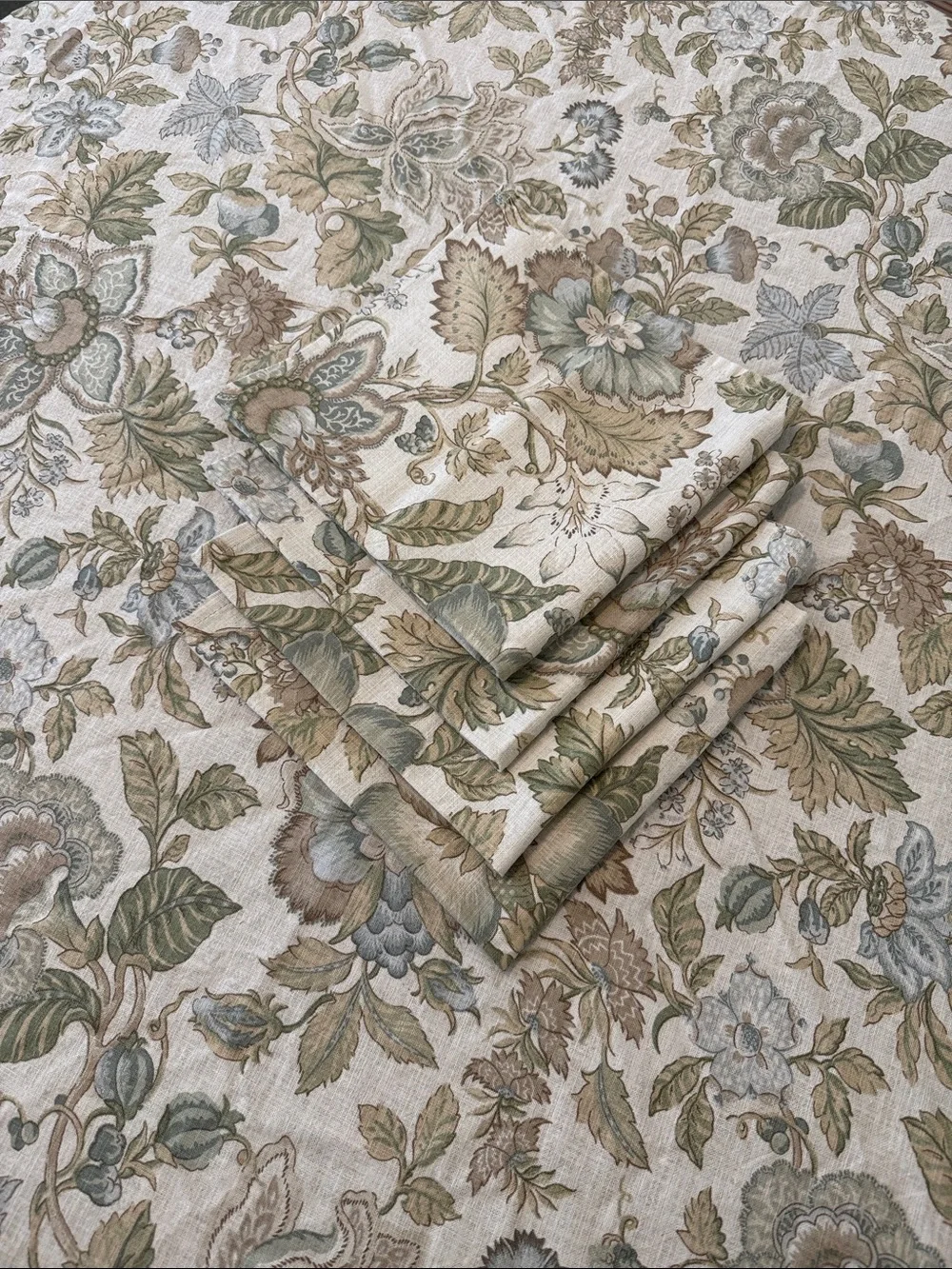Vintage Linen Blend 65” Round Tablecloth and 4 19” Napkins, Botanical Print